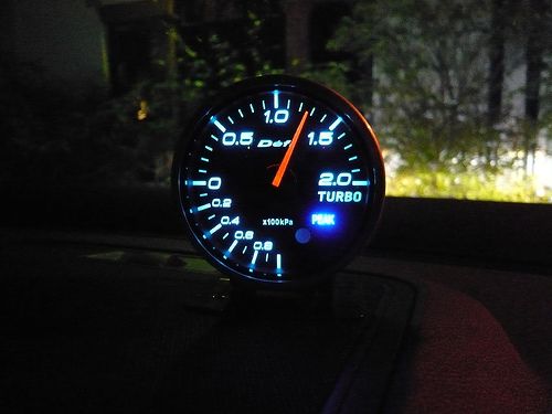 گیج بوست نمایش فشار هوای موتور و توربو ژاپنی defi boost gauge