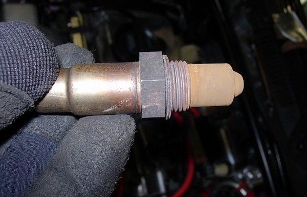 حذف سنسور اکسیژن دوم انوای خودرو و یا تنظیم آن و رفع روشن شدن چراغ چک